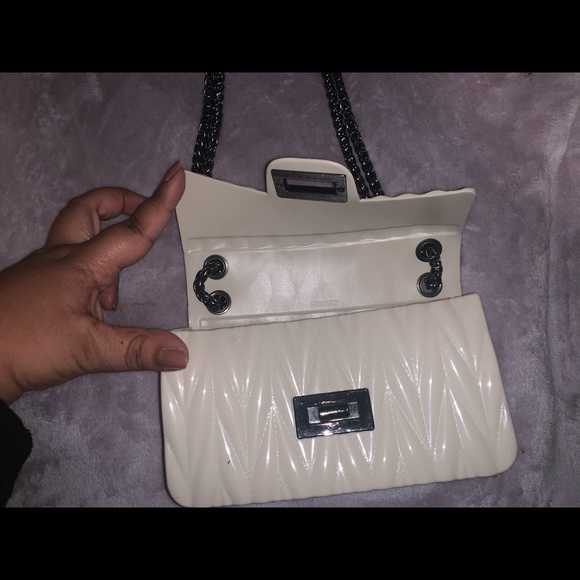White crossbody and shoulder bag! - Picture 6 of 10